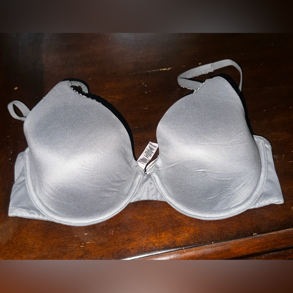 Women's Victoria Secret Gray Bra 32D